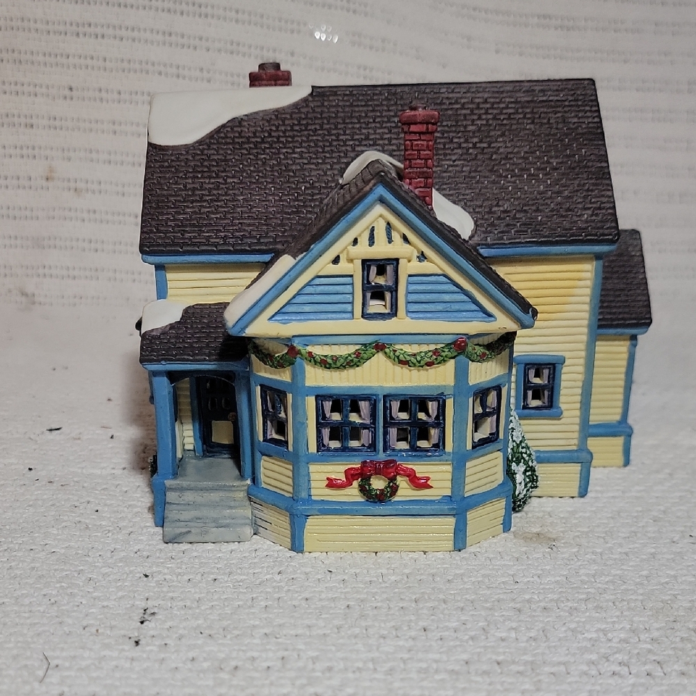 Lemax Haily House